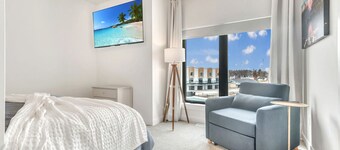 Luxury Townhome Across from Arnolds Park | Walk to the Lake, Concerts & Restaurants