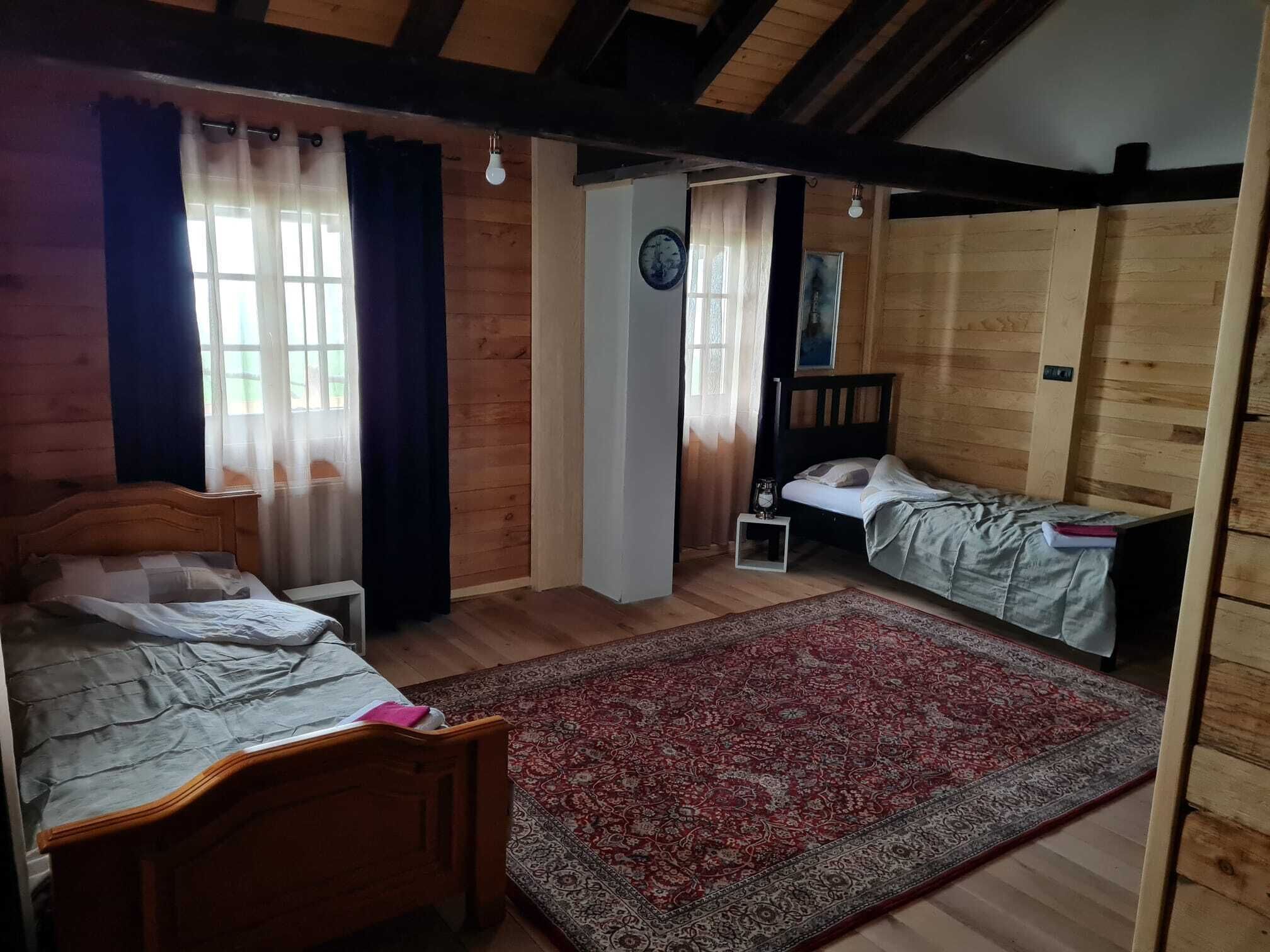 5 bedrooms, iron/ironing board, WiFi, bed sheets