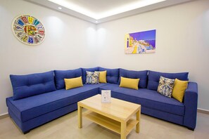 Smart TV - 
Panoramic Sea View • Swimming Pool • Parking • Quiet (Tanger)