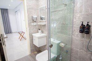 Shower, hair dryer, towels, soap - 
Panoramic Sea View • Swimming Pool • Parking • Quiet (Tanger)