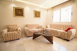 Smart TV - Luxury 2-Bedroom Pool, Quiet & Spacious (Tanger)