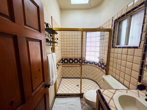 Shower, shampoo - Comfortable Beachfront Condo Las Palmas II 11 B (Puerto Peñasco)