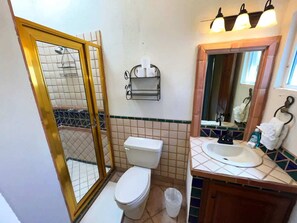 Shower, shampoo - Comfortable Beachfront Condo Las Palmas II 11 B (Puerto Peñasco)