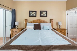 3 bedrooms, WiFi, bed sheets - Spacious Beachfront Condo Las Palmas II 11A (Puerto Peñasco)