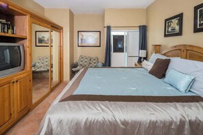 3 bedrooms, WiFi, bed sheets - Spacious Beachfront Condo Las Palmas II 11A (Puerto Peñasco)