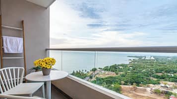 Apartamento, sacada, vista para a praia | Sacada