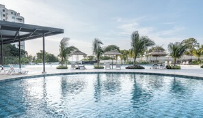 Outdoor pool - Santa Marina Apartments and Beach Club by Xarm Apartments (Santa Marta)