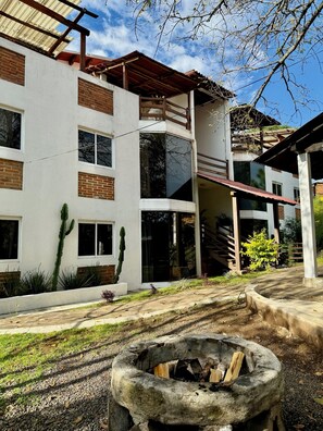 Departamento, vista al jardín | Exterior