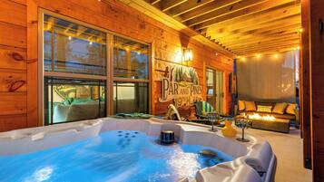 Indoor spa tub
