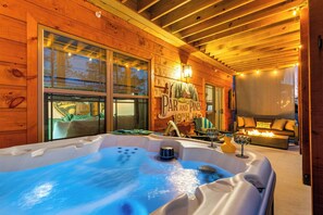 Indoor spa tub
