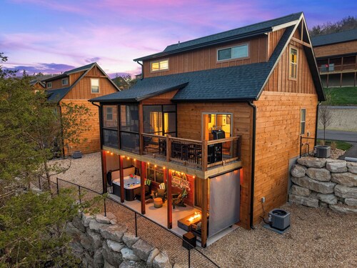 Resort cabin with Hot Tub, Indoor Pool, Near Golf