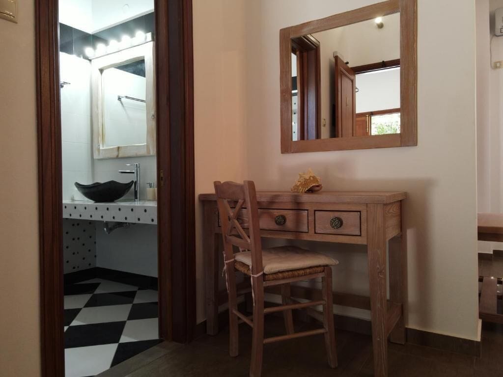 Suite monolocale Deluxe, balcone, vista mare | Interni
