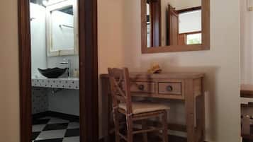 Suite monolocale Deluxe, balcone, vista mare | Interni