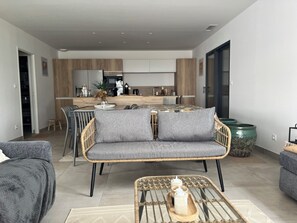 TV - La Lézardière House with swimming pool in Ruoms, close to nature and rivers (Ruoms)