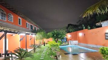 2 outdoor pools