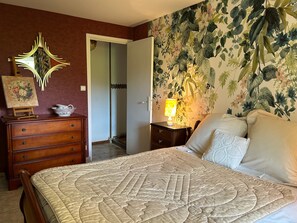 3 bedrooms, iron/ironing board, WiFi, bed sheets - Holiday Home with Pool in Livradois-Forez / Auvergne Volcanoes Region (Fayet-le-Château)