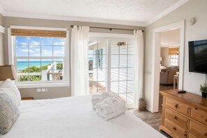 4 bedrooms, desk, WiFi, bed sheets - Beachfront Escape | Walk to Trading Post | 4BR (Port St. Joe)