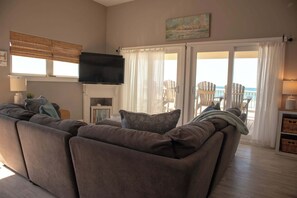 Living area - Rehab- Beach front, Sleeps 9 (Port St. Joe)