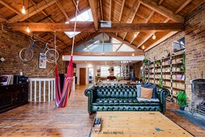 Interior - East London loft penthouse with epic roof terrace and loads of space (London)