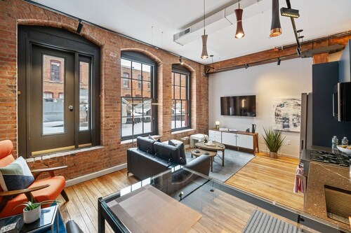 Designer's Best 2BR, 2BA Loft - Prime Armory Square Location Downtown Syracuse
