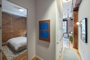 Iron/ironing board, WiFi, bed sheets - Designer's Best 2BR, 2BA Loft - Prime Armory Square Location Downtown Syracuse (Syracuse)