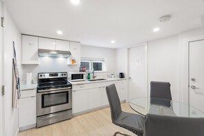 Private kitchen - Callister BNB (Vancouver)