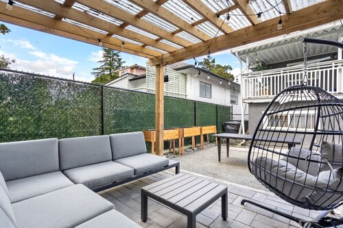 Oxford St Suite with Workspace & Free Parking