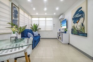 TV - Cocomar Beach Escape,  Steps from the Ocean, Perfect for 2 (Carolina)