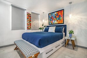 Room - Cocomar Beach Escape,  Steps from the Ocean, Perfect for 2 (Carolina)