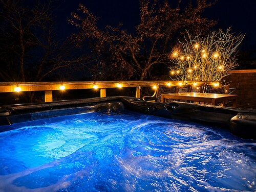 Cozy Cabin w/ Hot Tub Near Buckhorn & Castle Rock
