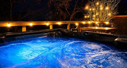 Cozy Cabin w/ Hot Tub Near Buckhorn & Castle Rock