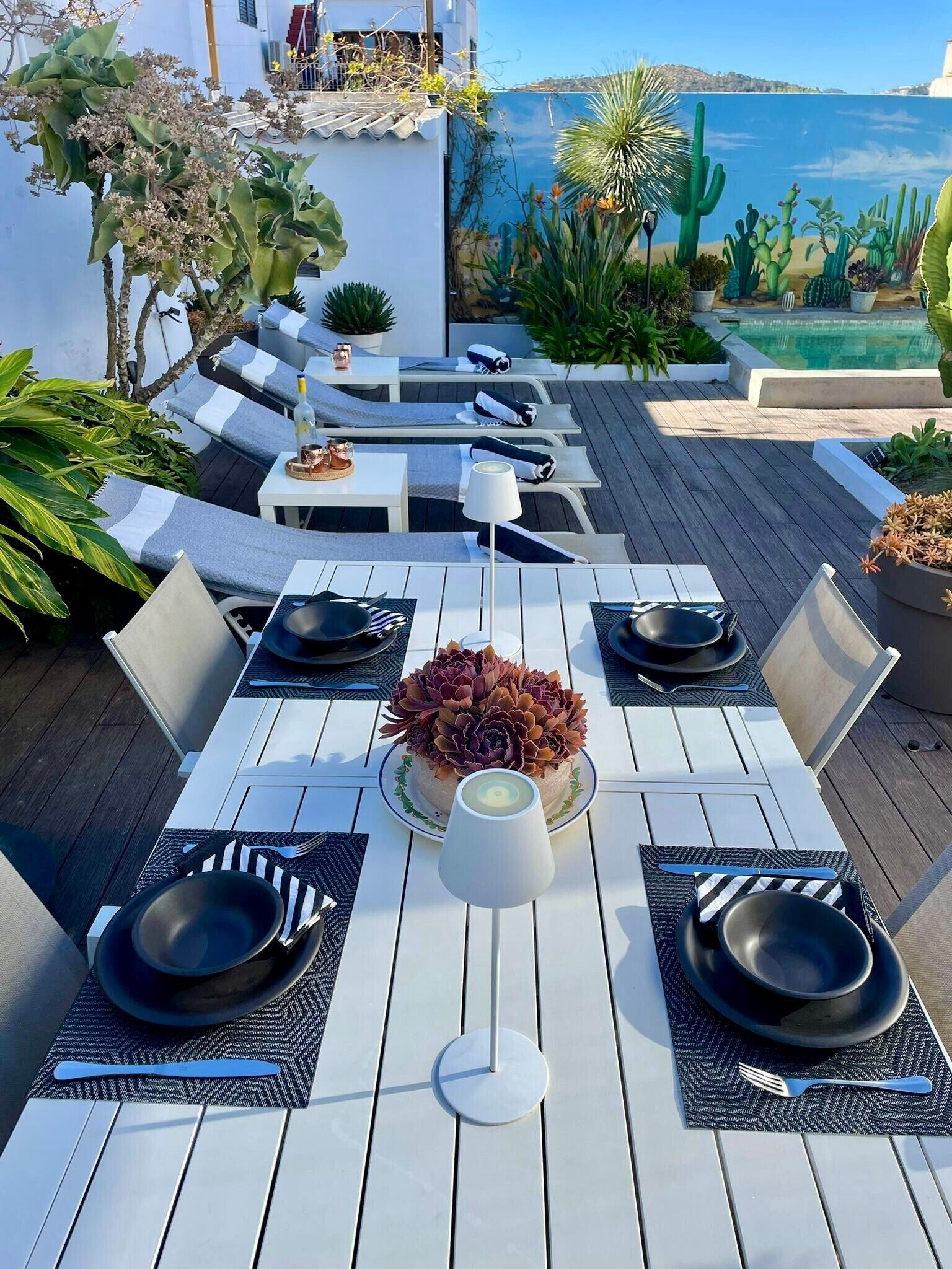   屋外ダイニングエリア