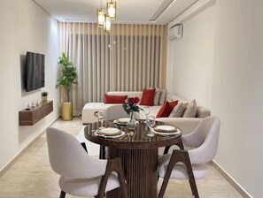Dining - Cosy & Chic Apartment with Secure Parking in the Heart of Casablanca (Dar-el-Beida)