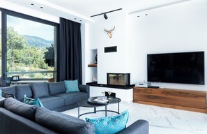 Smart TV, fireplace, video games, ping pong - Villa Sade: A Modern Luxury Retreat with Infinity Pool and Sweeping Views (Kaş/Antalya)