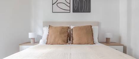 2 dormitorios, tabla de planchar con plancha, Internet y ropa de cama