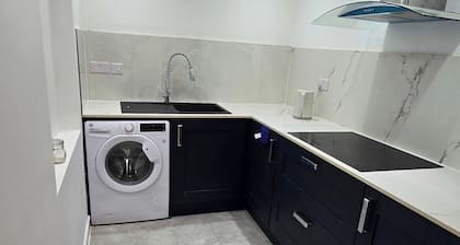 Central 1 Bed Apartment Sleeps 2 With Wifi