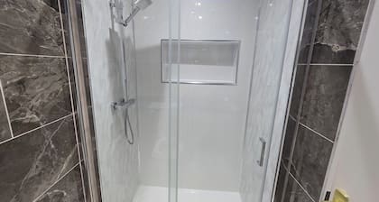 Central 1 Bed Apartment - Sleeps 2 With Wifi