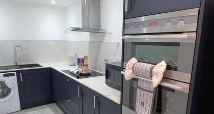 Central 1 Bed Apartment - Sleeps 2 With Wifi