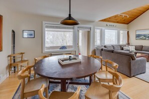 Dining - Modern Mountain Getaway at Loon (Lincoln)
