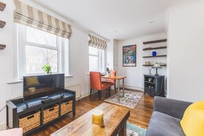 TV - Light-Filled Islington Stay Near Angel (London)