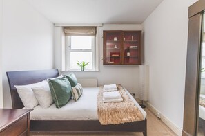 Room - Light-Filled Islington Stay Near Angel (London)