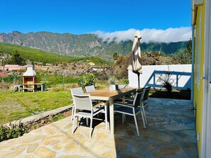 Outdoor dining - Vrbo Property (El Paso)
