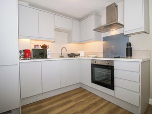 Dishwasher, cookware/dishes/utensils - The Apartment at the Grey House (Wolverhampton)