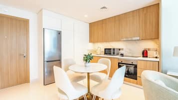 Deluxe Apartment, Balcony, Partial Sea View | Private kitchen