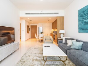 Apartemen Deluks, balkon, pemandangan laut terbatas | Area keluarga