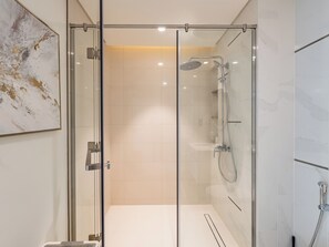Deluxe Apartment, Balcony, Partial Sea View | Bathroom - Stylish 1BR with Private Beach Access (Dubai)