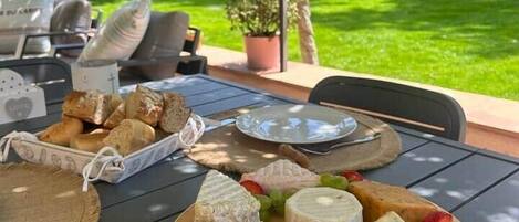 屋外ダイニングエリア