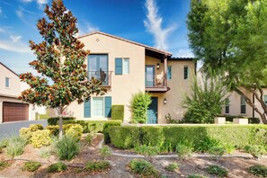 Exterior - 3-bedroom house in peaceful Chino with cool AC breeze (Chino)