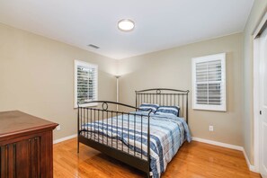 Room - 3-bedroom house in peaceful Chino with cool AC breeze (Chino)