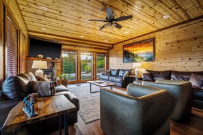 Smart TV, fireplace - Arcade Lounge + Views + Private Movie Theater-Heated Indoor Pool (Sevierville)